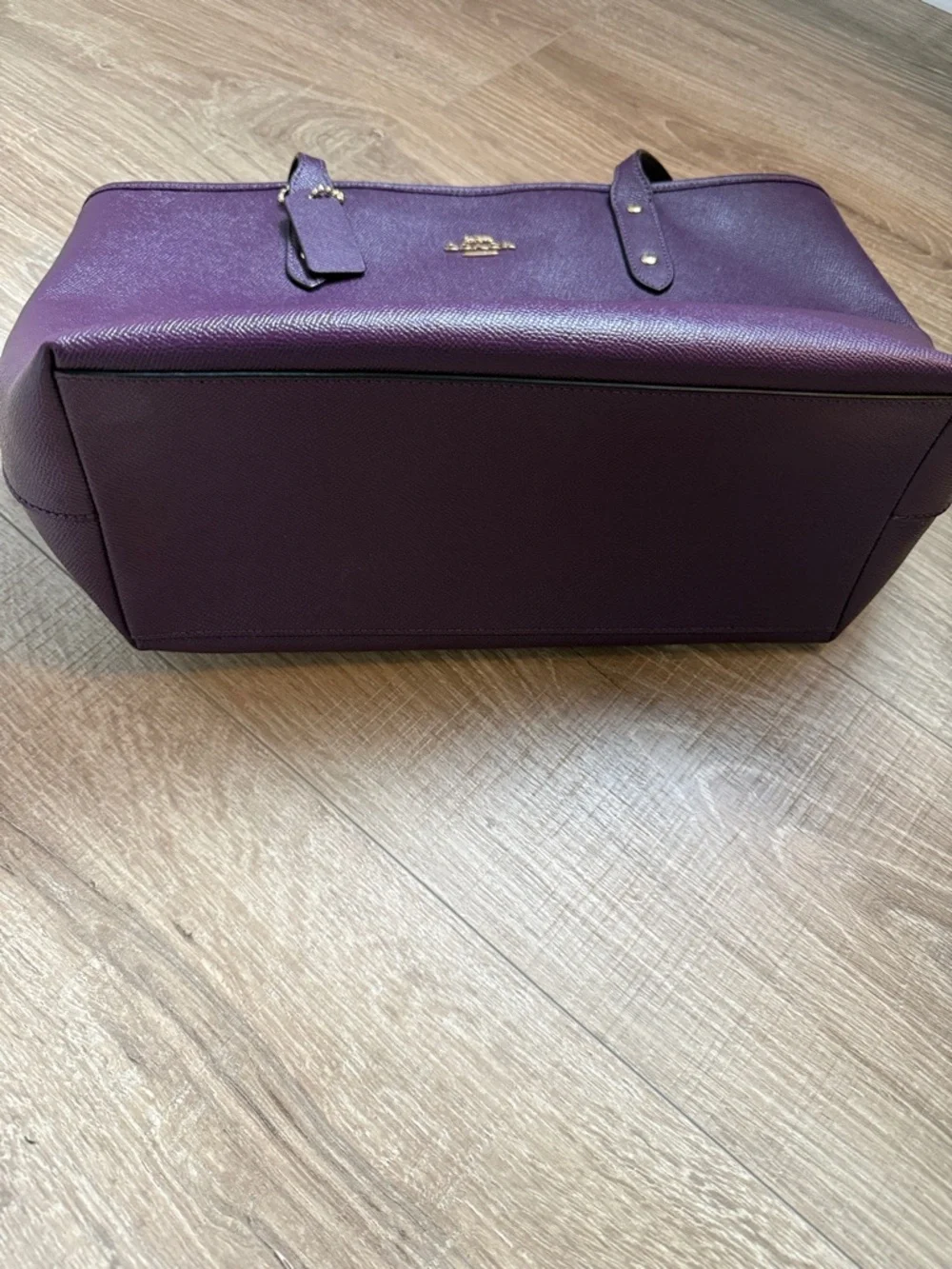 COACH Plum Leather Town Tote with Gold Hardware and Logo - Picture 4 of 7
